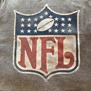 NFL logo grey short sleeve T-shirt, size XL